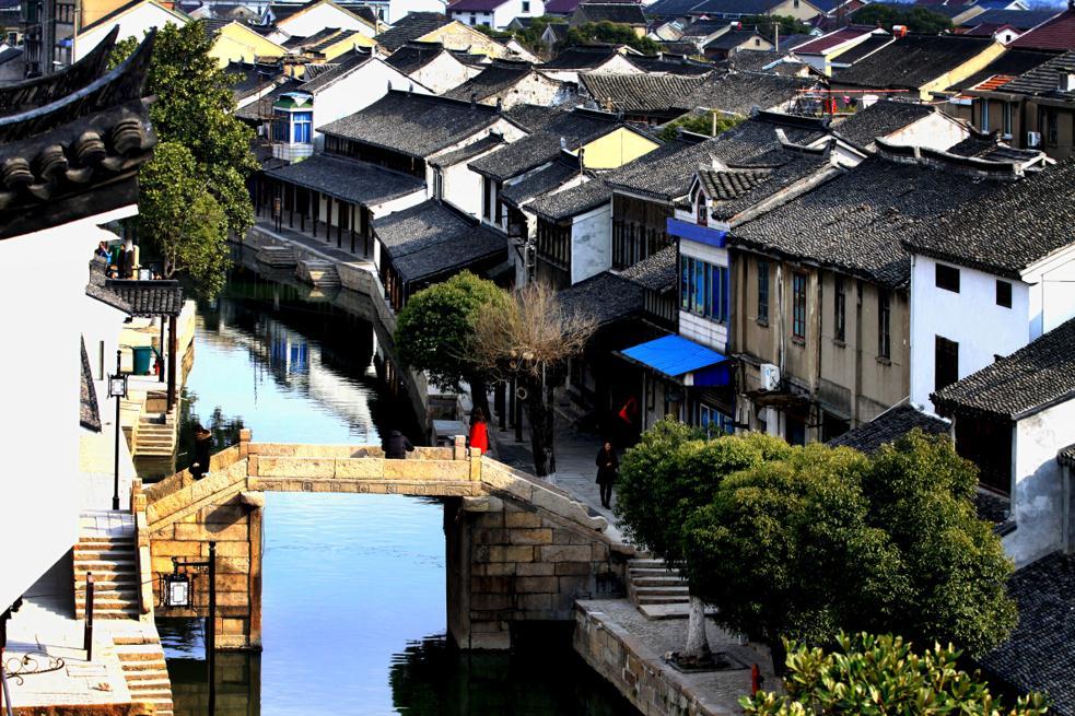 “我爱你”这种话，其意义深刻。在女人那里，就是说着玩的，轻松之至。而男人那里，却重如泰山。何也？游戏画面